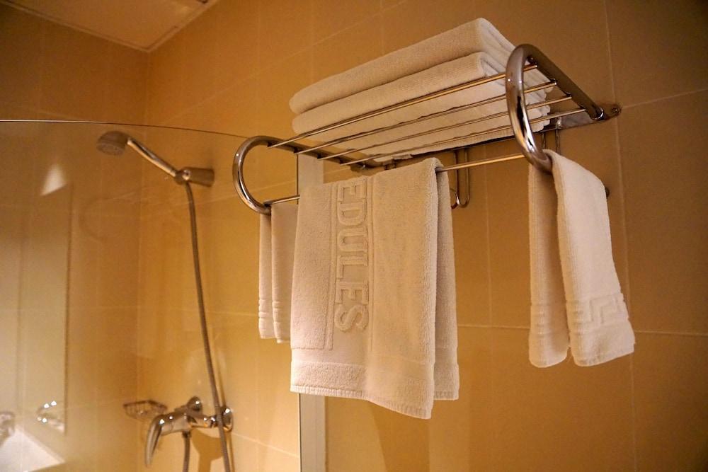 Motel Los Abedules Oviedo Zewnętrze zdjęcie