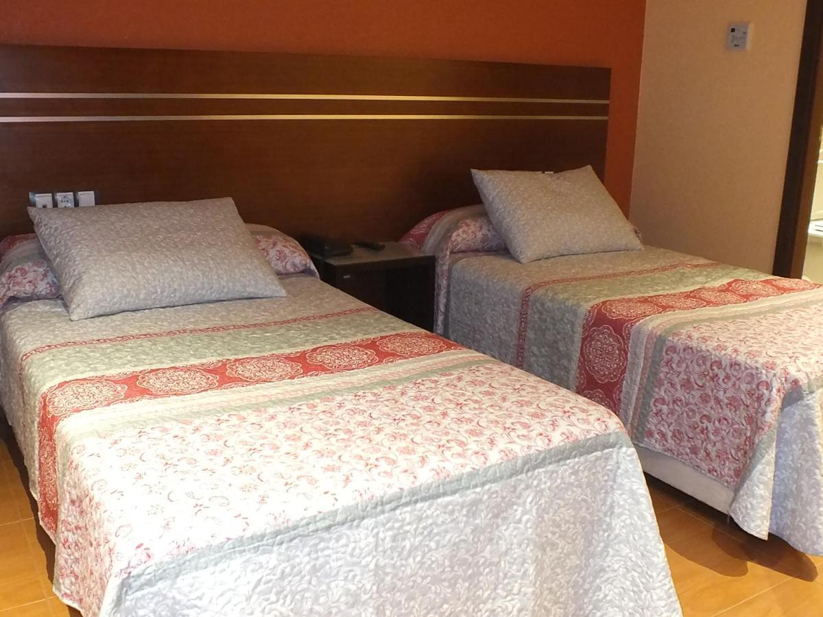 Motel Los Abedules Oviedo Zewnętrze zdjęcie