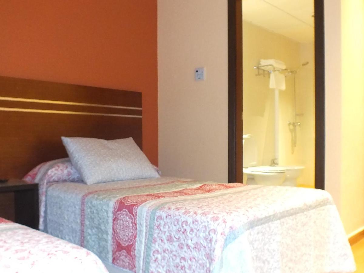 Motel Los Abedules Oviedo Zewnętrze zdjęcie