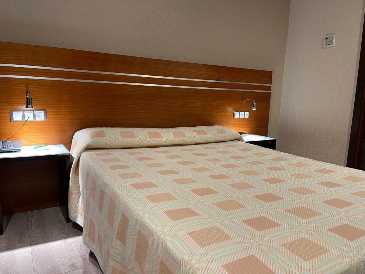 Motel Los Abedules Oviedo Zewnętrze zdjęcie