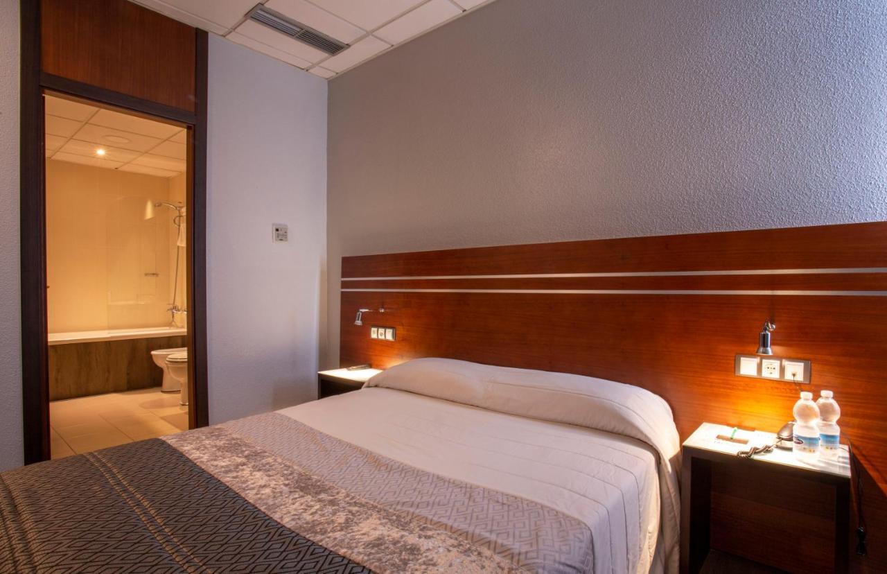 Motel Los Abedules Oviedo Zewnętrze zdjęcie
