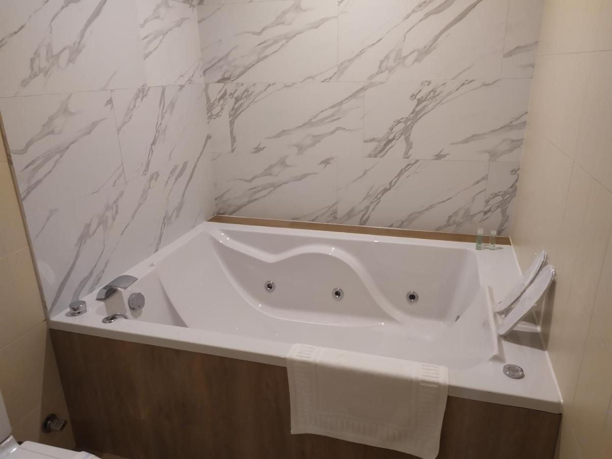 Motel Los Abedules Oviedo Zewnętrze zdjęcie