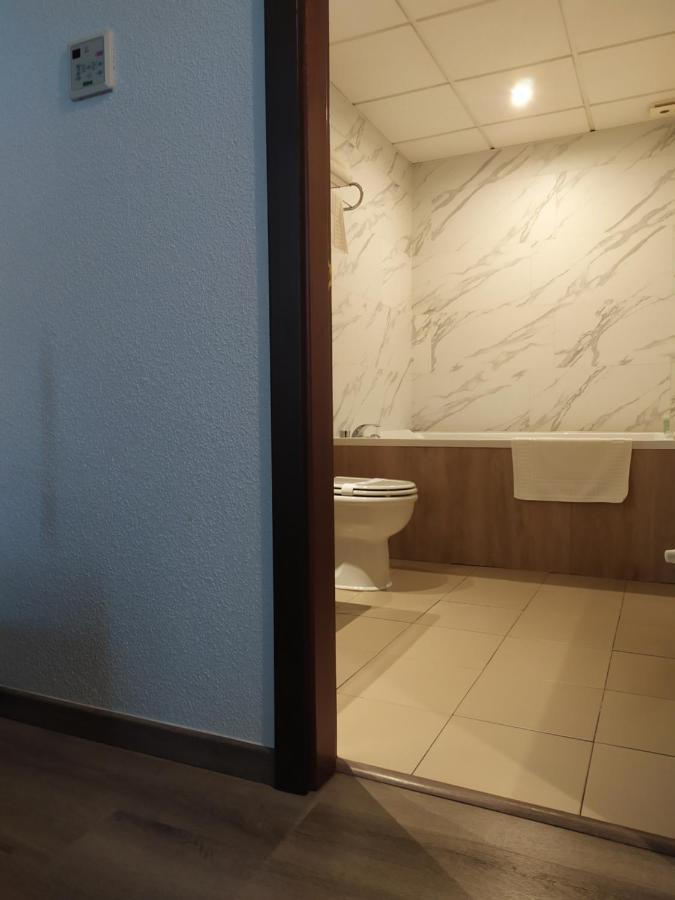 Motel Los Abedules Oviedo Zewnętrze zdjęcie