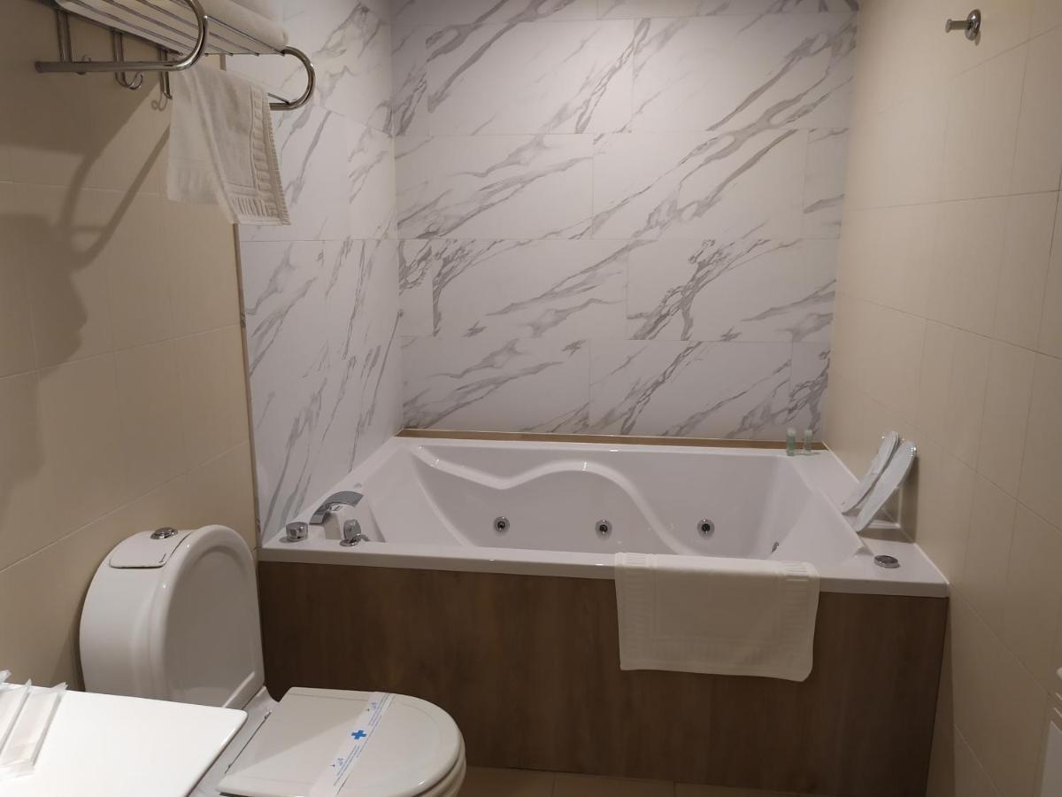 Motel Los Abedules Oviedo Zewnętrze zdjęcie