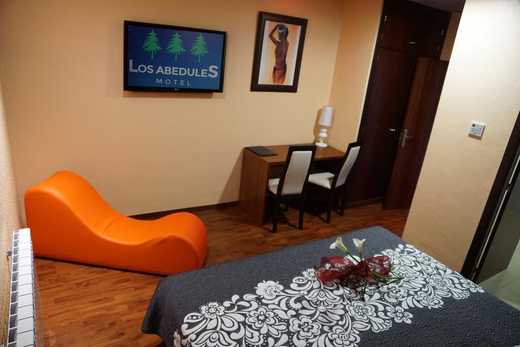 Motel Los Abedules Oviedo Zewnętrze zdjęcie